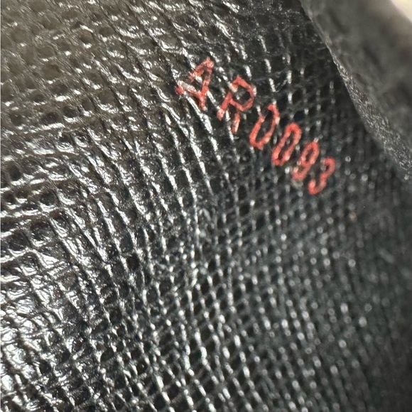 LV EPI LONG WALLET (TEAR,FADING) MAKE ME AN OFFER! - Picture 5 of 14